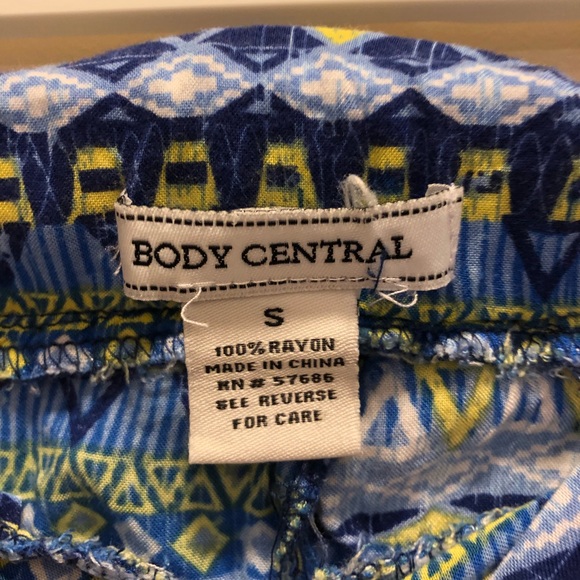 Women’s Body Central Patterned Pants - Picture 4 of 6